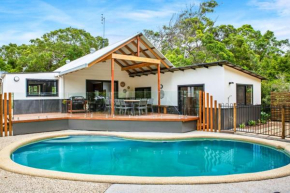 11 Naiad Court - Rainbow Shores, Fantastic Family Retreat, Swimming Pool, 200m to beach, Free Wi-Fi